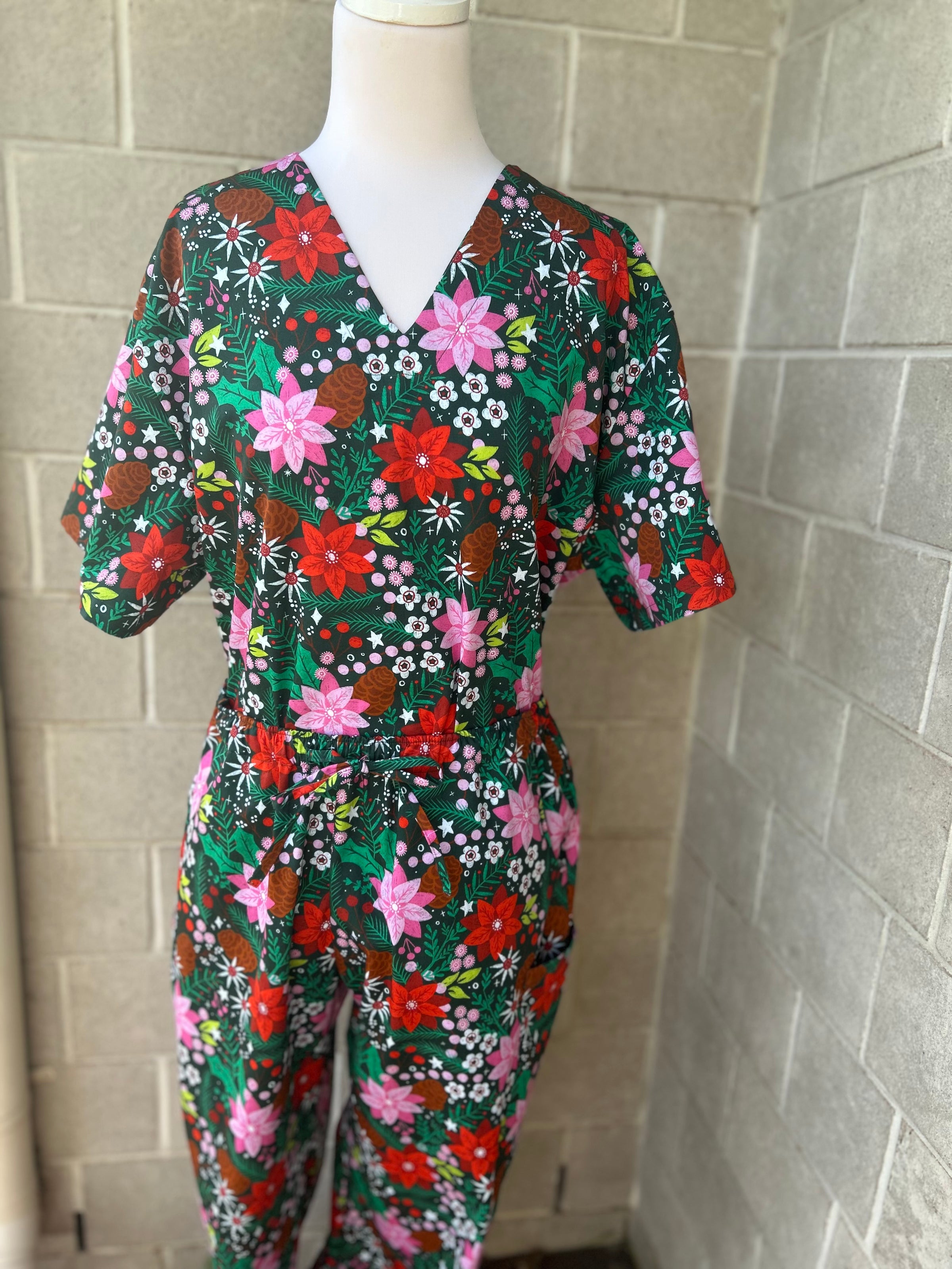 Christmas Florals Scrub Set (Pre-order)