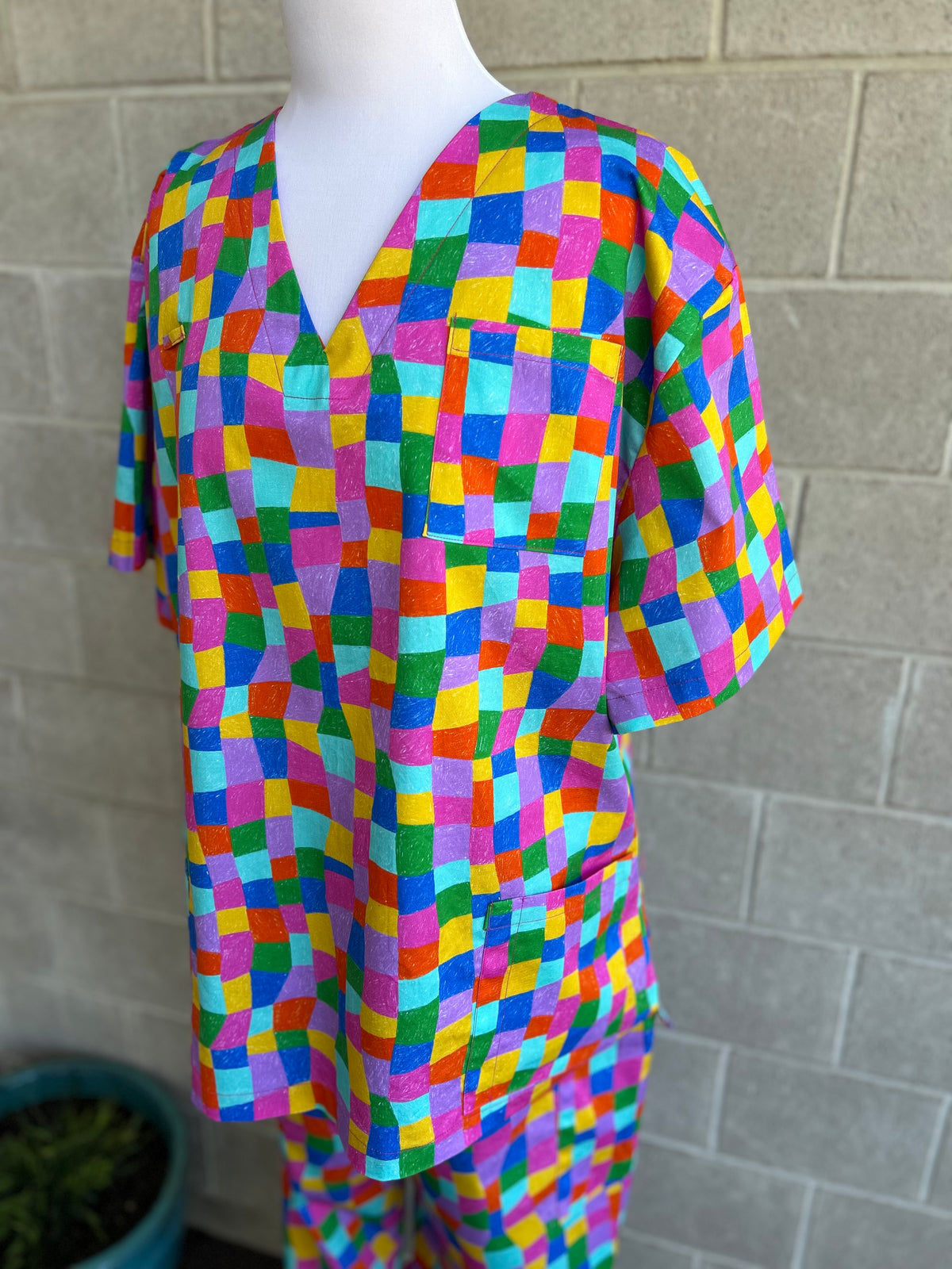 Fun Scrub Design Building Blocks Scrub top – Colourful Fun Scrubs Australia – HettiSmith
