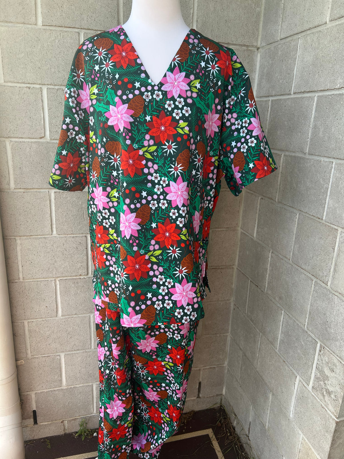 Christmas Florals Scrub Set (Pre-order)
