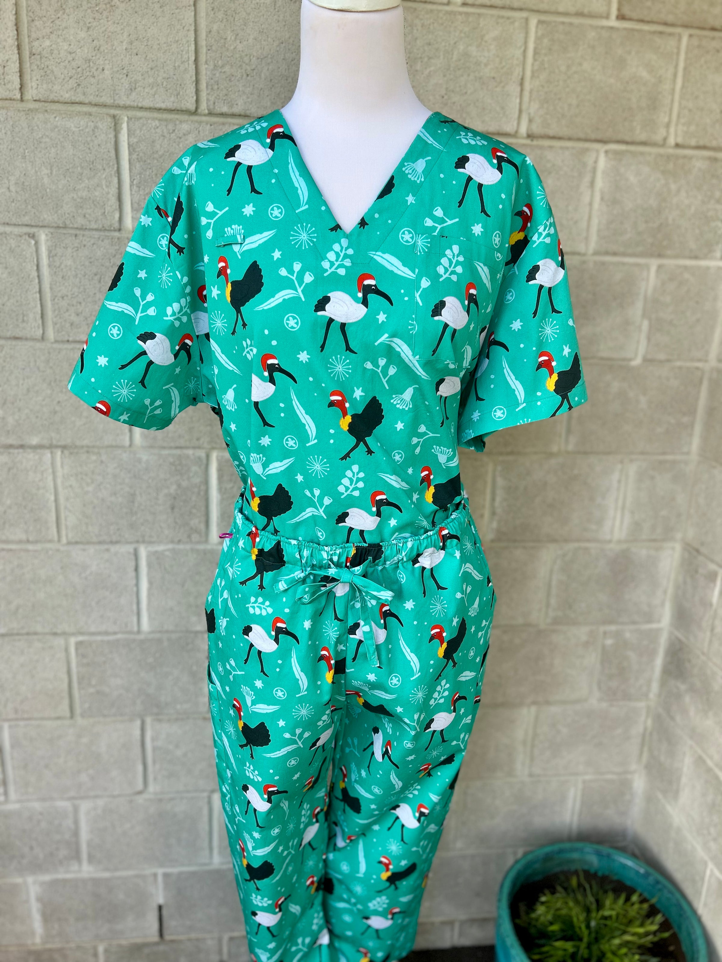 Bin Chicken & Bush Turkey Christmas Scrub Set (Pre-order)