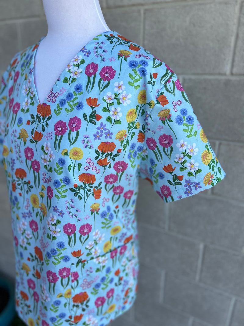 Splendid garden Scrub top