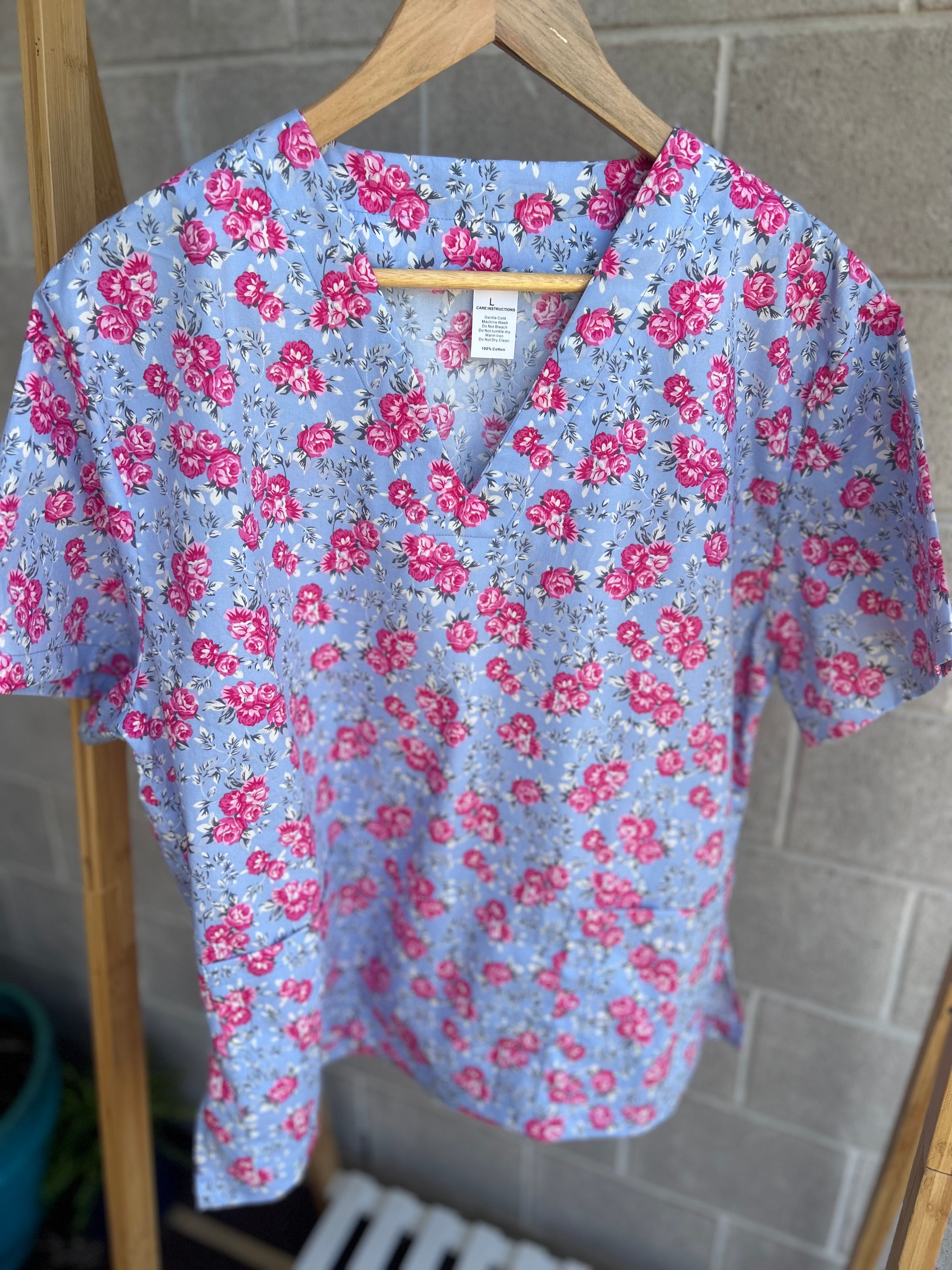 Sophia floral Scrub Top