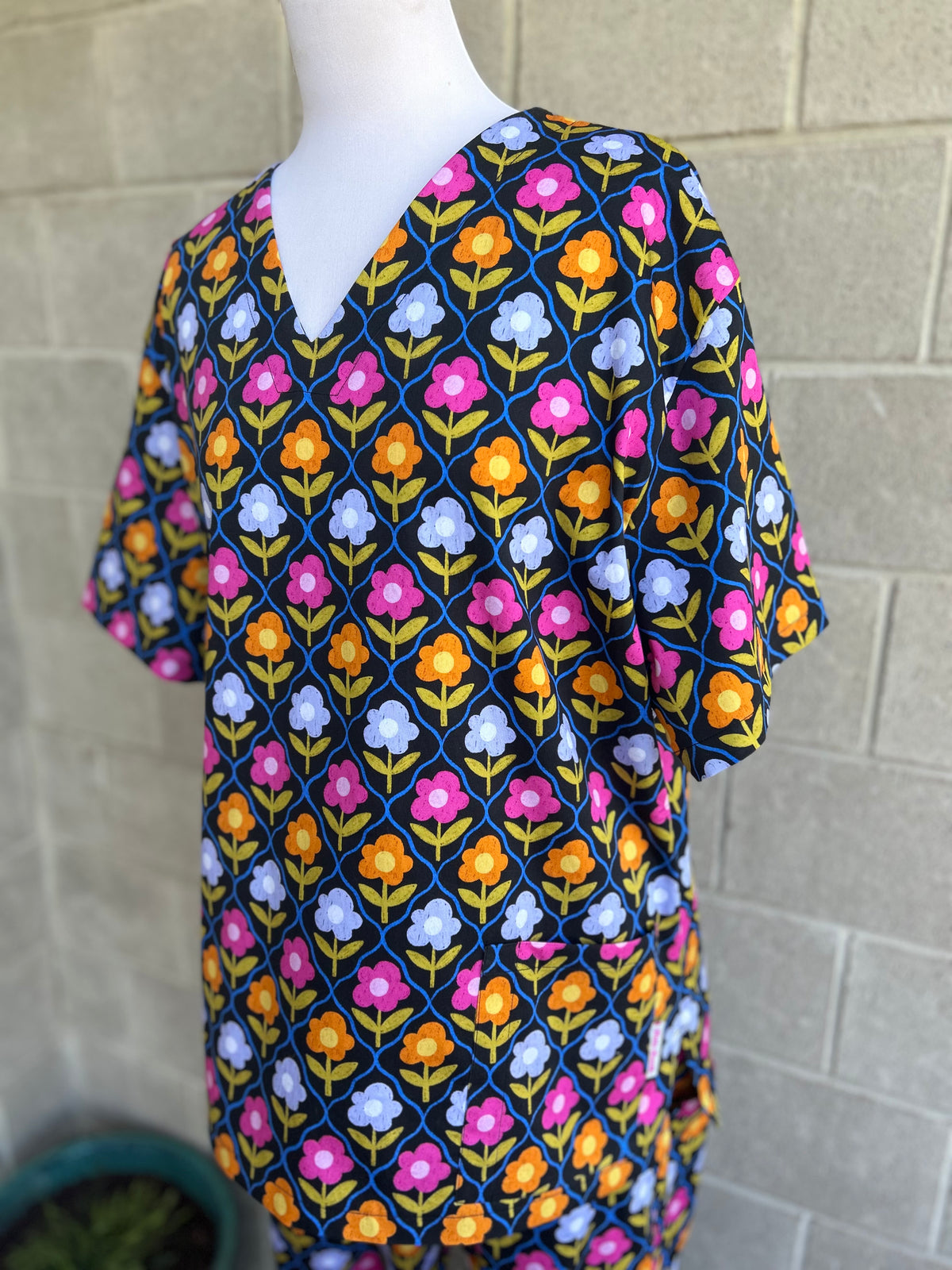 Bright Blooms Scrub Top (Pre-order)